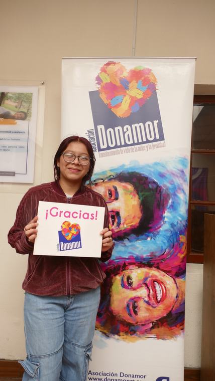 Participante con un mensaje de agradecimiento a Donamor