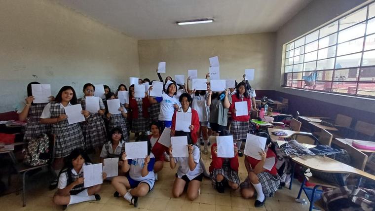 Jóvenes de la Escuela de Liderazgo Juvenil de Donamor